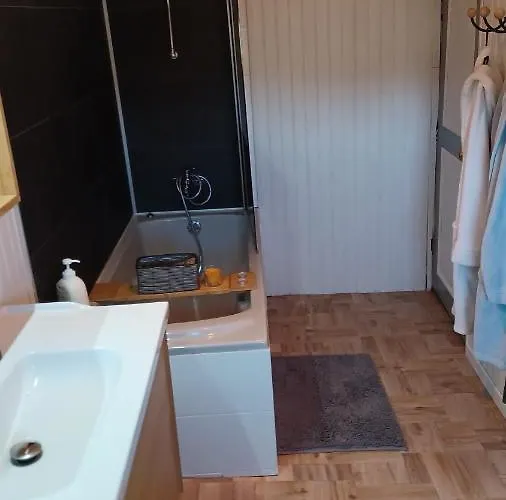 Dom wakacyjny De Suzanne Avec Sauna Privatif